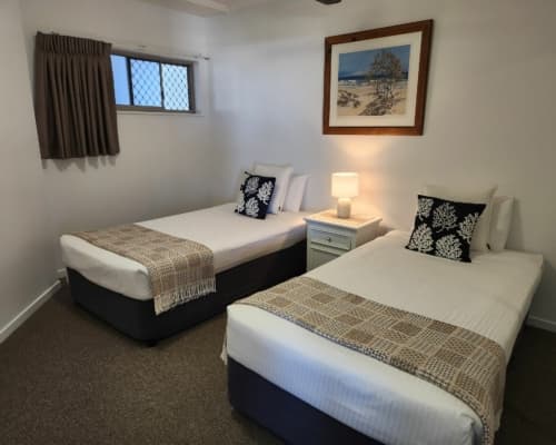 caloundra-2-bedroom-holiday-apartment(1)