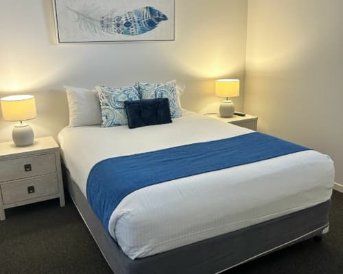 caloundra-beach-1-bedroom-holiday-accommodation(1)
